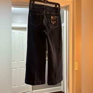 BRAND NEW Paige wide leg denim jeans. Size 28